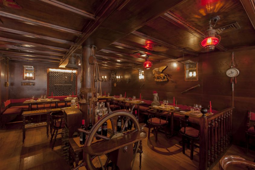 Sala storica ristorante La Caravella