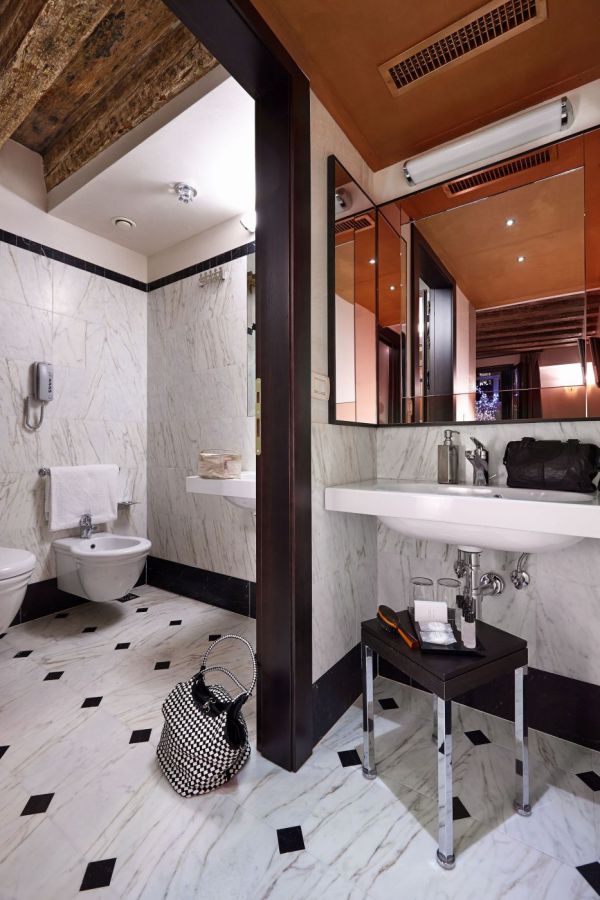 Double superior deluxe room bathroom